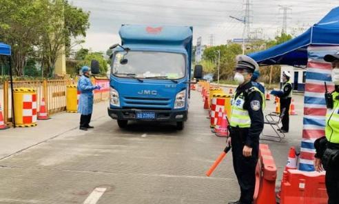 暖心故事| 攜手逆行 致敬深圳戰疫中的“警醫家庭”