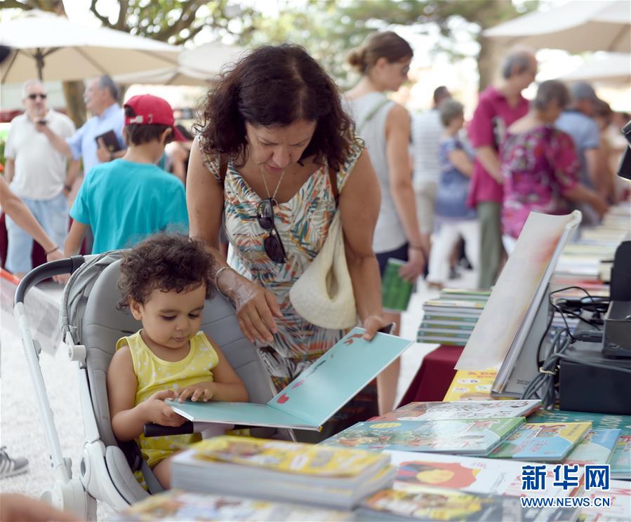 （國際）（1）葡萄牙總統府花園舉辦書市